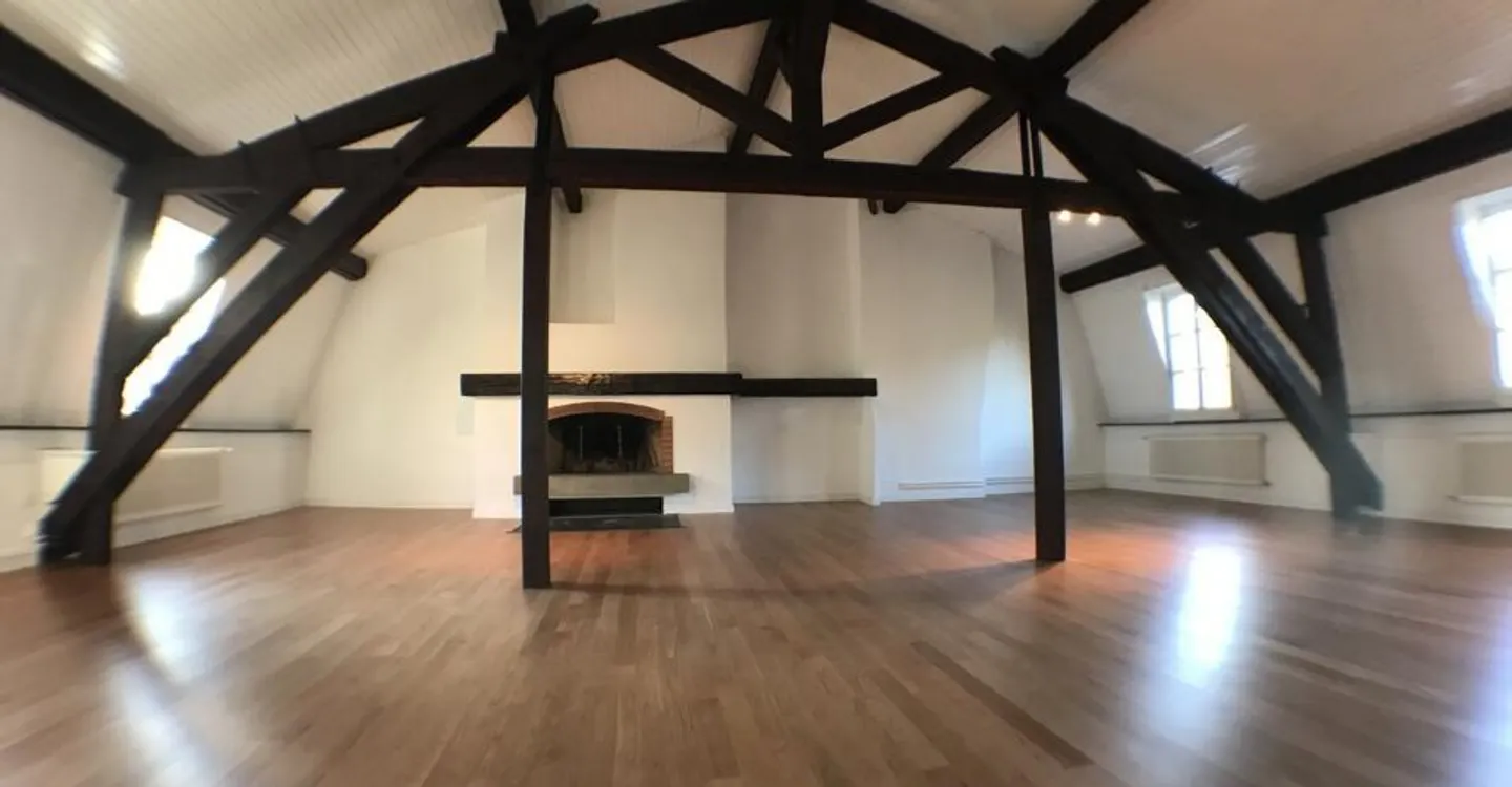 Appartement Attique Rénové - Photo 1 sur 13