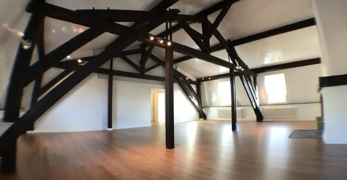 Appartement Attique Rénové - Photo 2 sur 13
