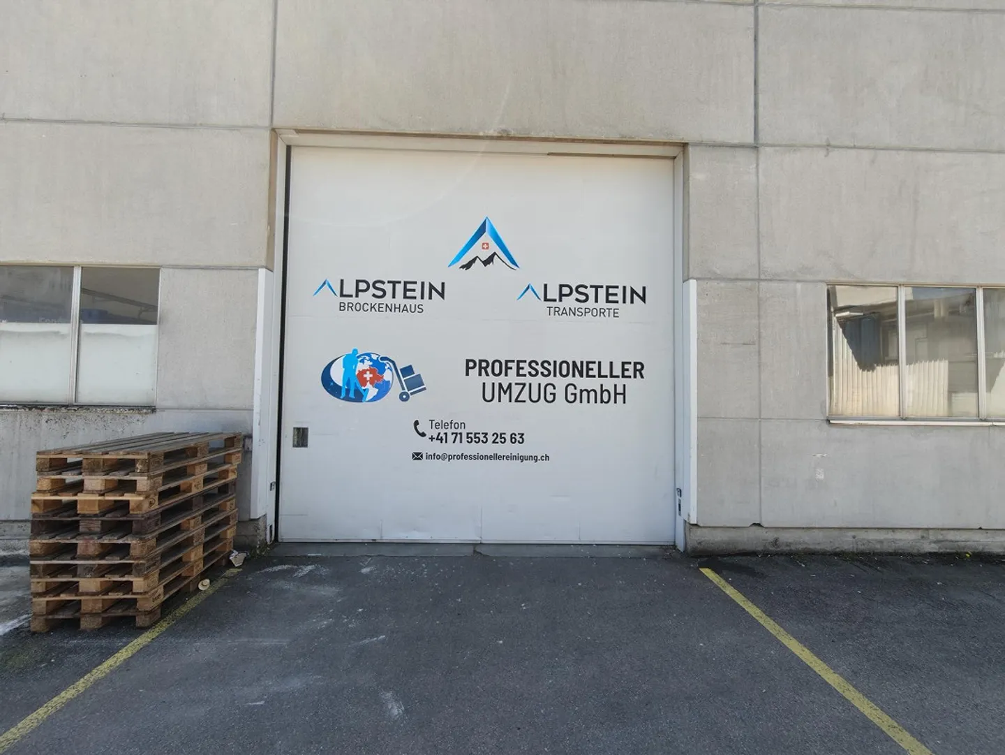 Ampio spazio commerciale con 2 gru in affitto - Foto 4 di 6
