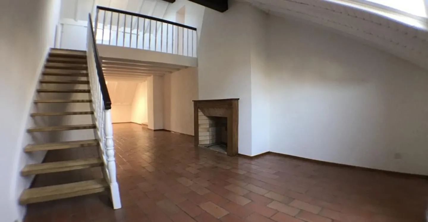Appartement Attique Rénové - Photo 4 sur 13