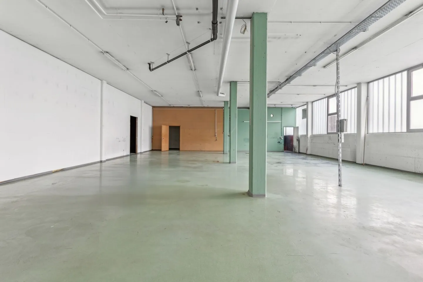 Edificio ad uso misto in affitto - Foto 3 di 9