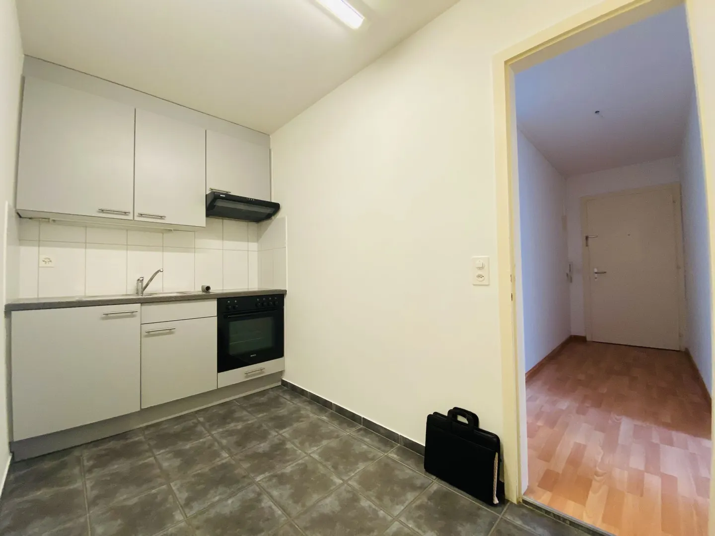 Helle 1,5-Zimmerwohnung mit Balkon - Foto 2 von 5