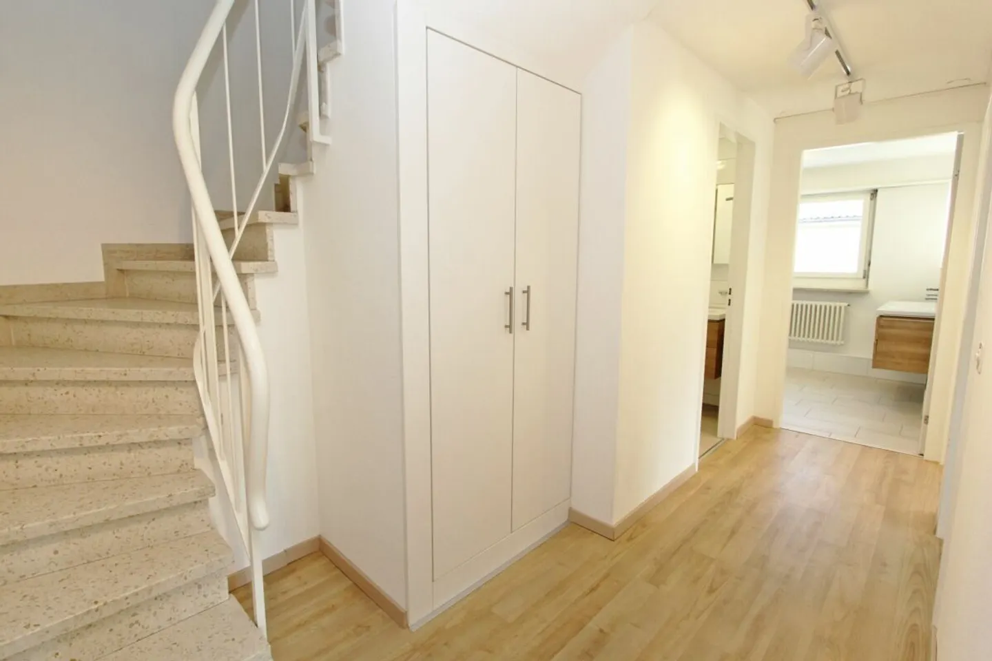 Charming Maisonette Apartment - Photo 7 of 14