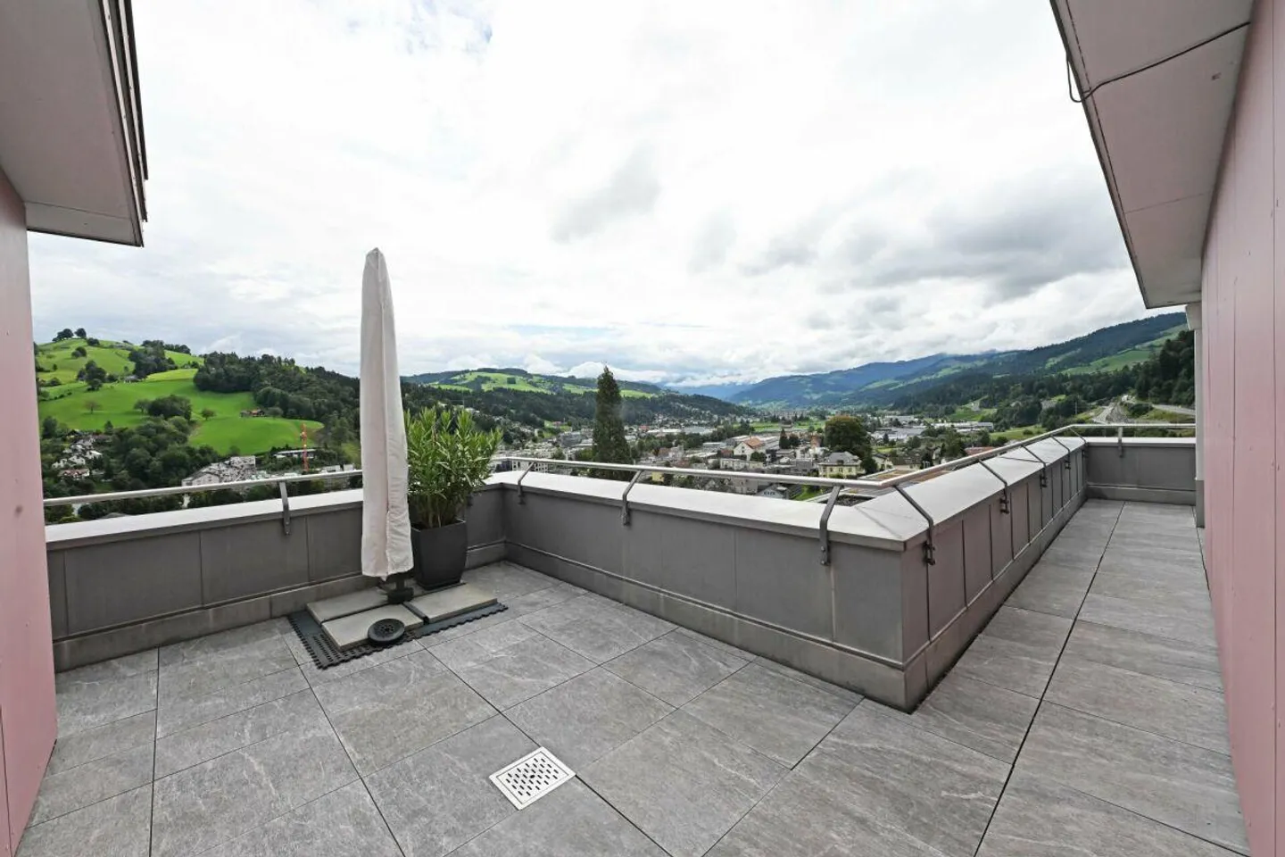 Bien d'investissement : Immeuble collectif avec 18 appartements, 16 garages et ... - Photo 16 sur 18