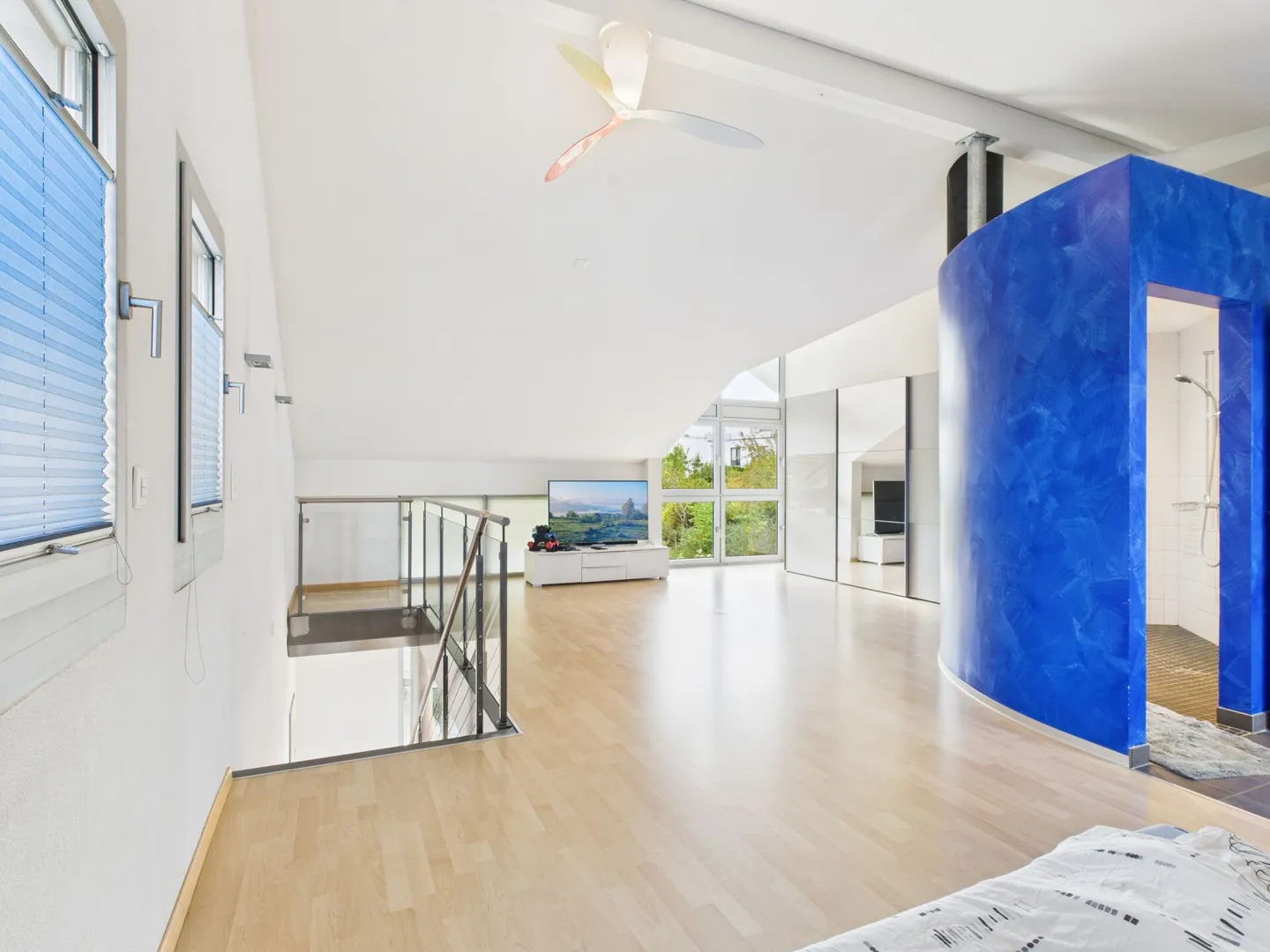 PRAKTISCHES HOME-OFFICE MIT SEPARATEM ZUGANG - Foto 4 von 7