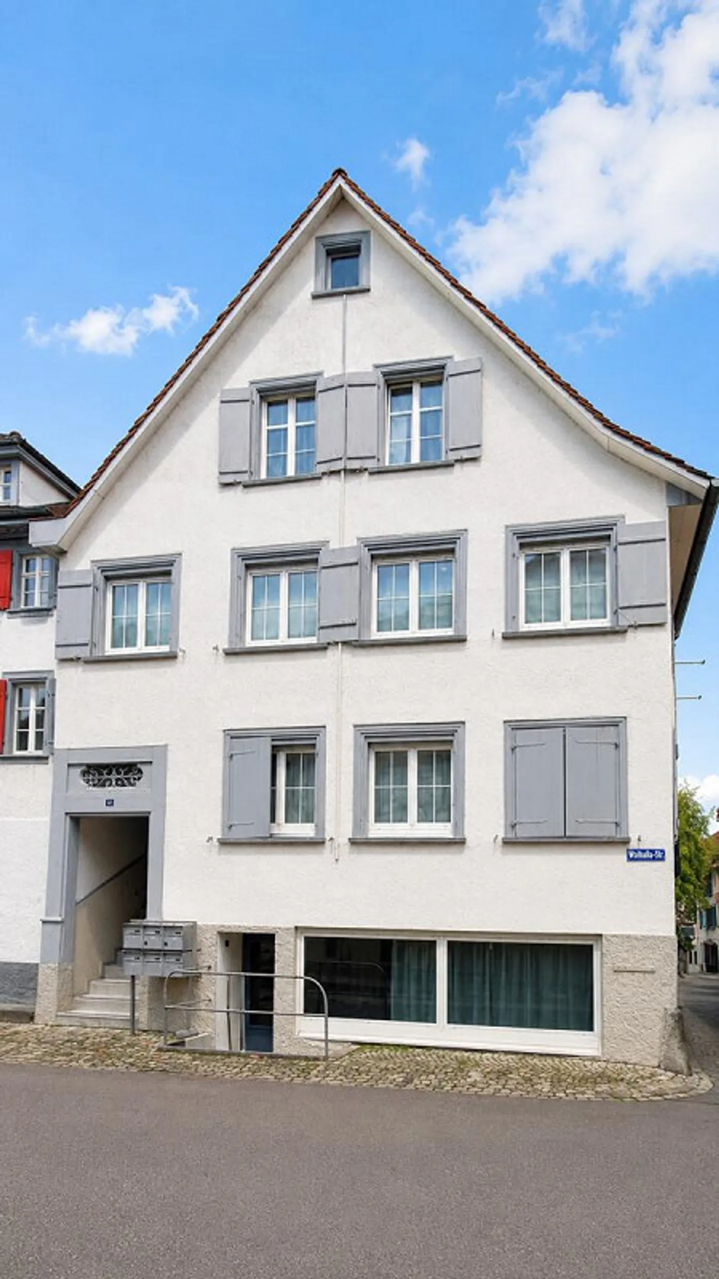 Appartement central de 3,5 pièces au rez-de-chaussée surélevé avec grand balcon - Photo 6 sur 7