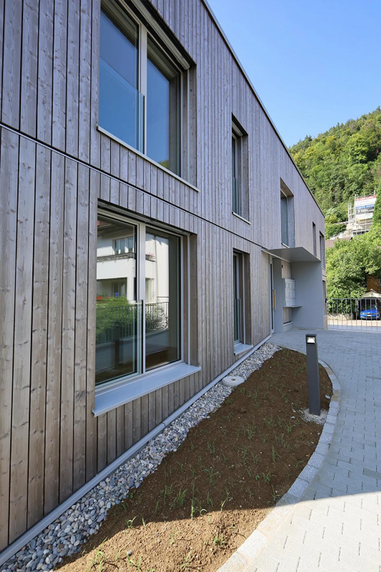 Appartement de 2,5 pièces dans un nouveau bâtiment - Photo 2 sur 10