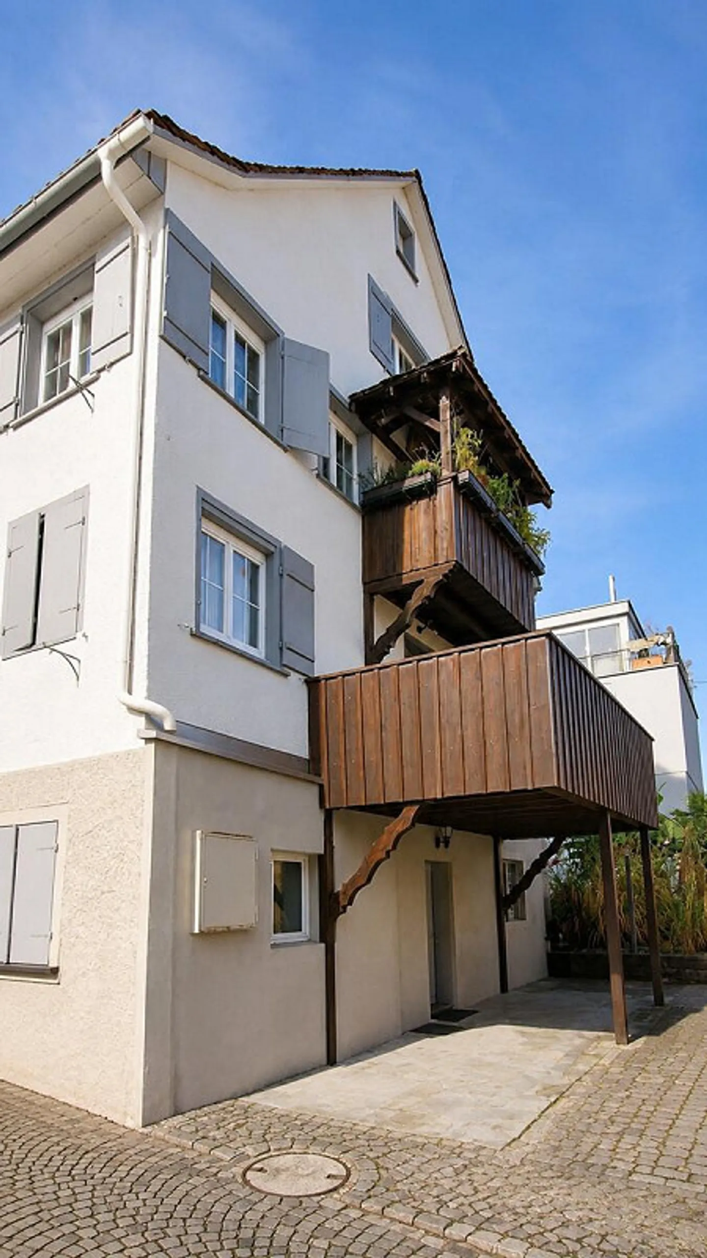 Appartement central de 3,5 pièces au rez-de-chaussée surélevé avec grand balcon - Photo 7 sur 7