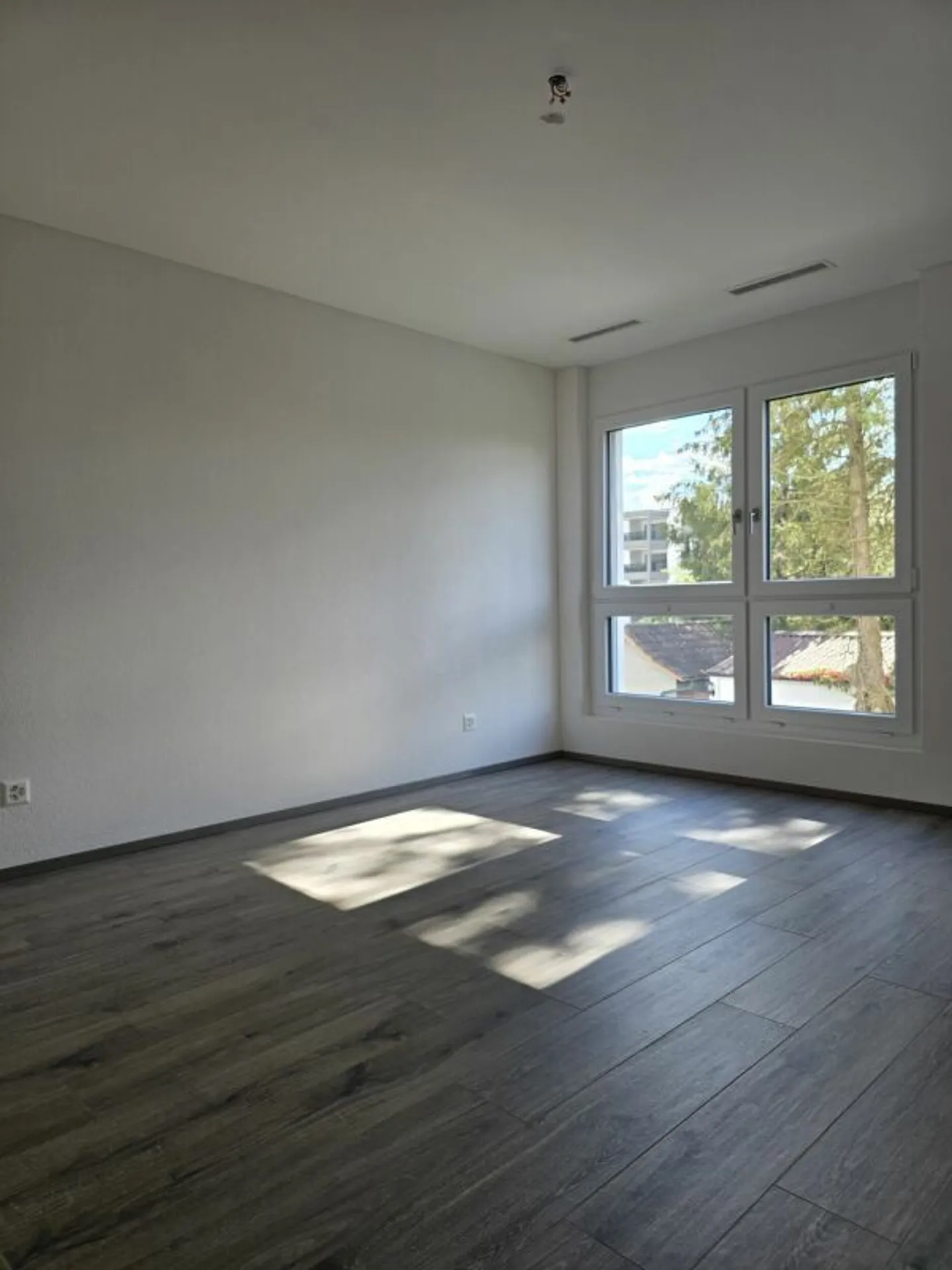 Bright, modern apartment with excellent transport connections - Photo 10 of 17