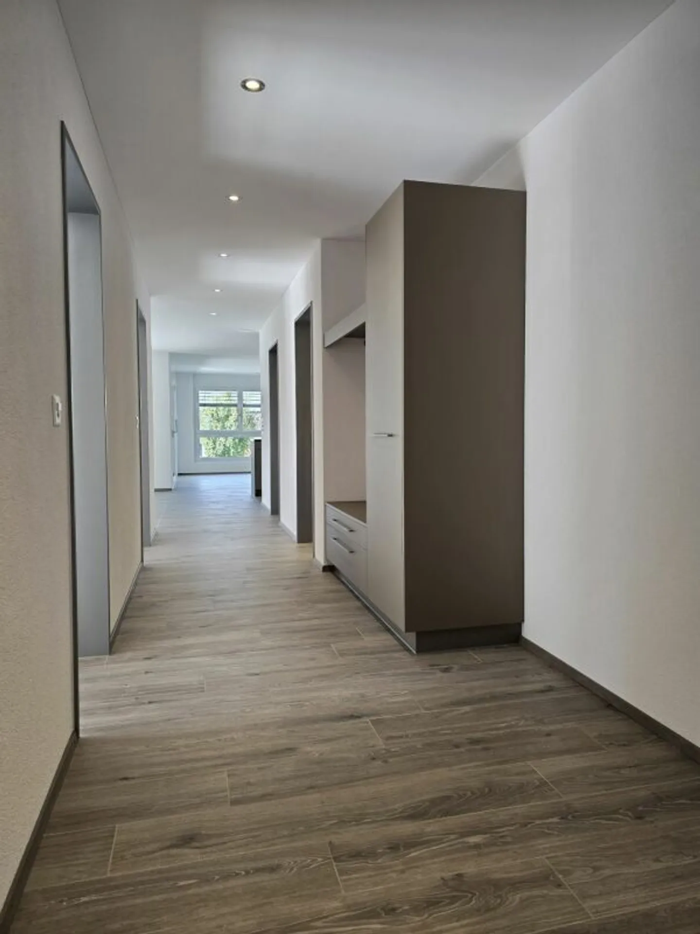 Bright, modern apartment with excellent transport connections - Photo 11 of 17