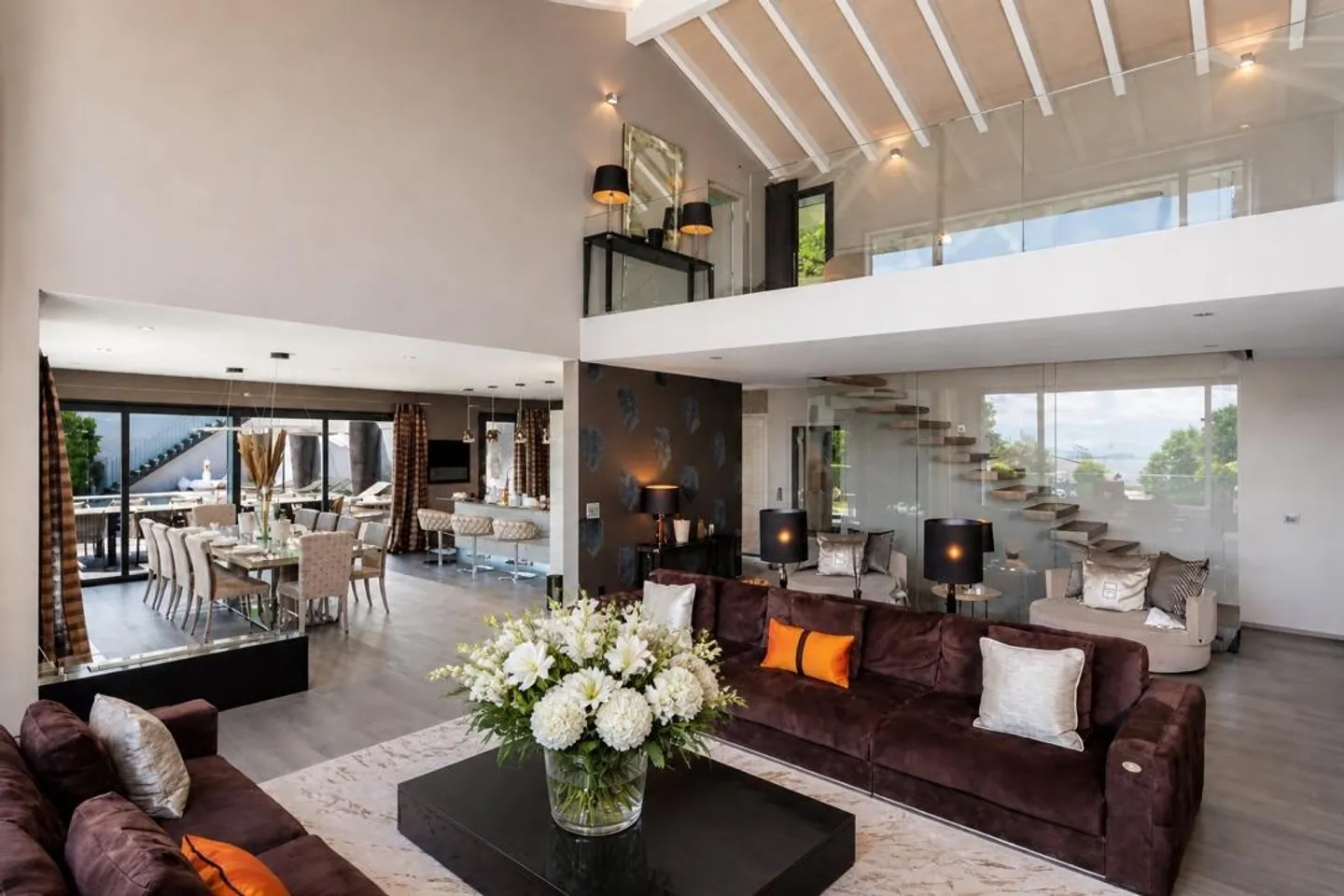 Contemporary Detached House - Photo 5 of 8