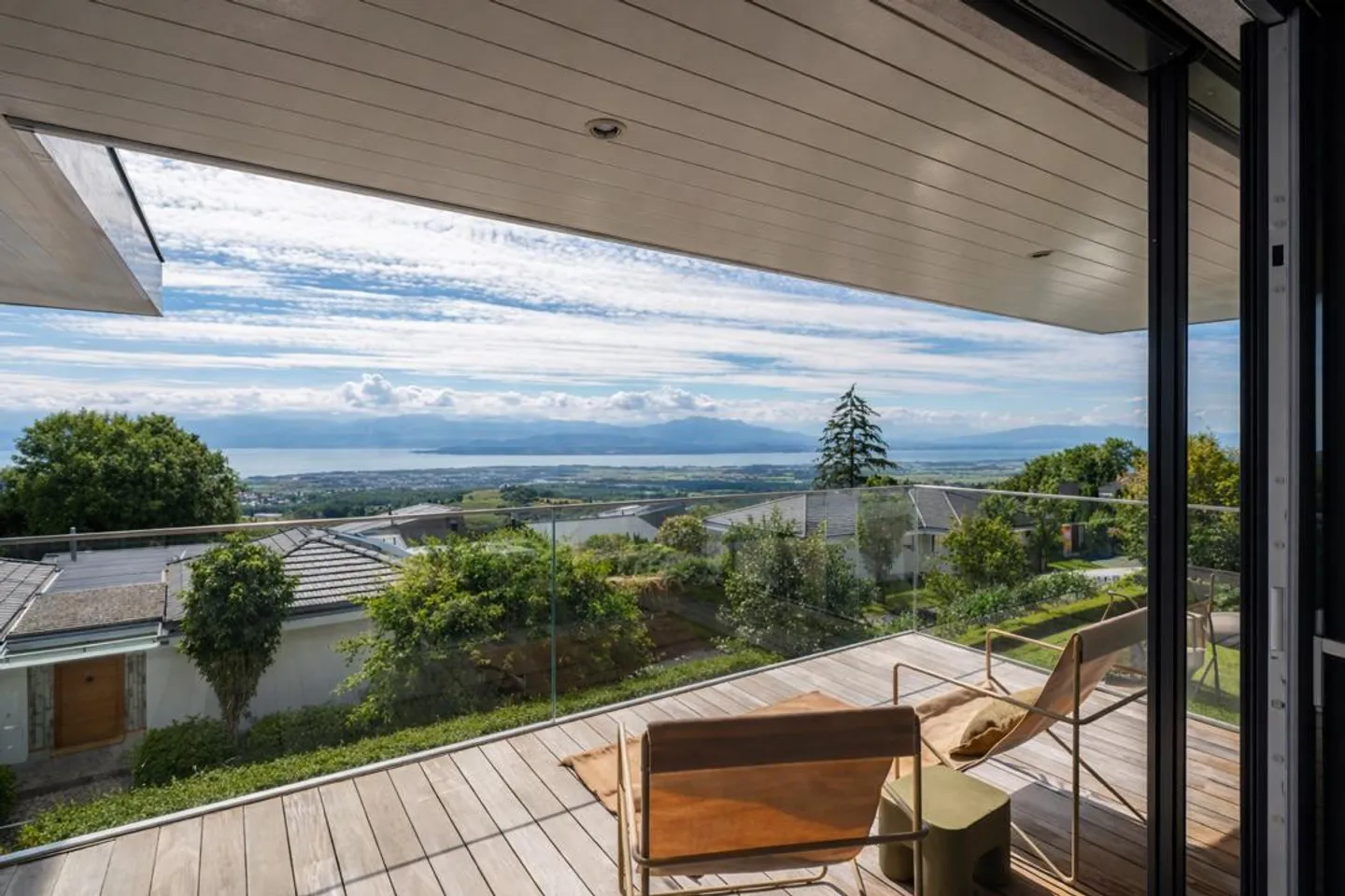 Contemporary Detached House - Photo 8 of 8