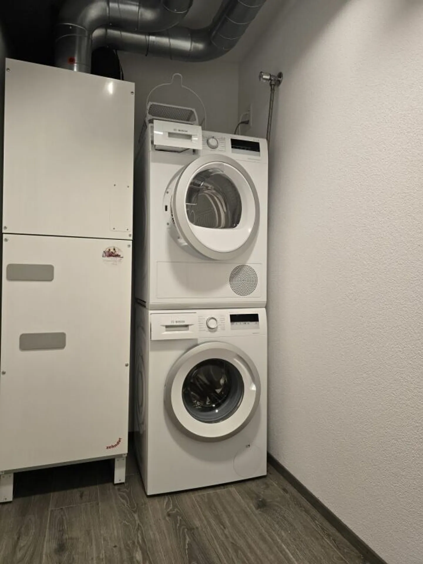 Bright, modern apartment with excellent transport connections - Photo 16 of 17