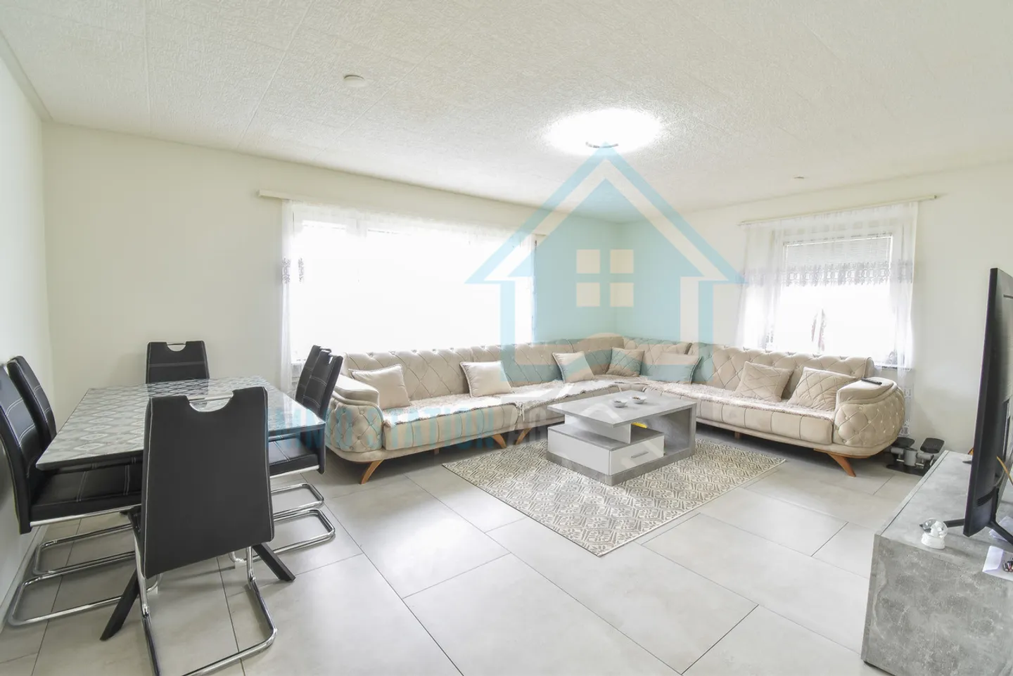 Appartement rénové de 4 pièces à Reinach AG - investissement idéal - Photo 1 sur 10