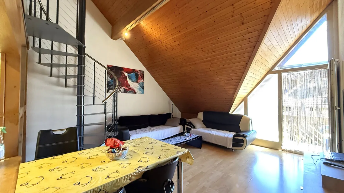 Maisonette con galleria e stufa svedese - Foto 4 di 8