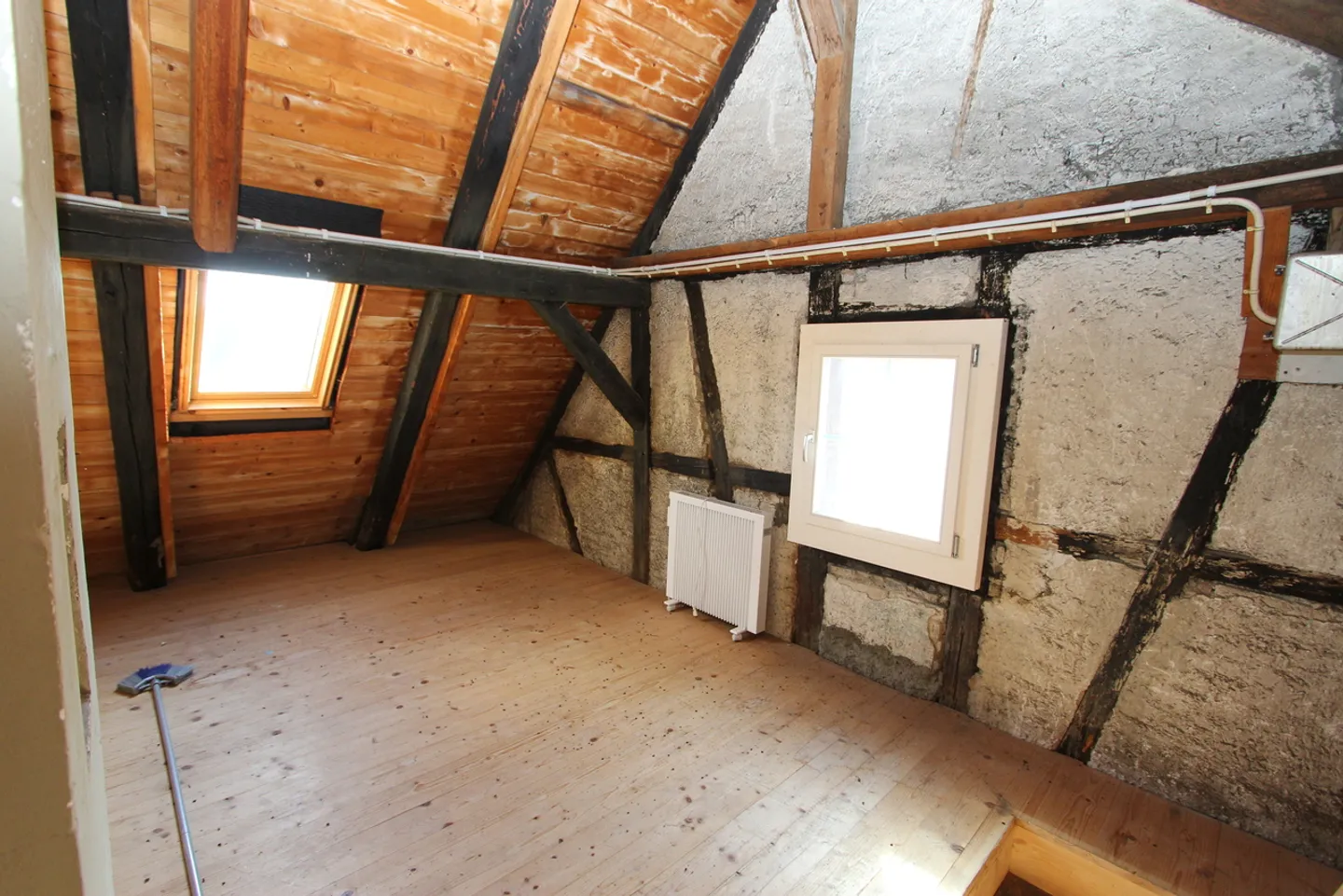 Rustic - Old Building - with Charm - Photo 13 of 22