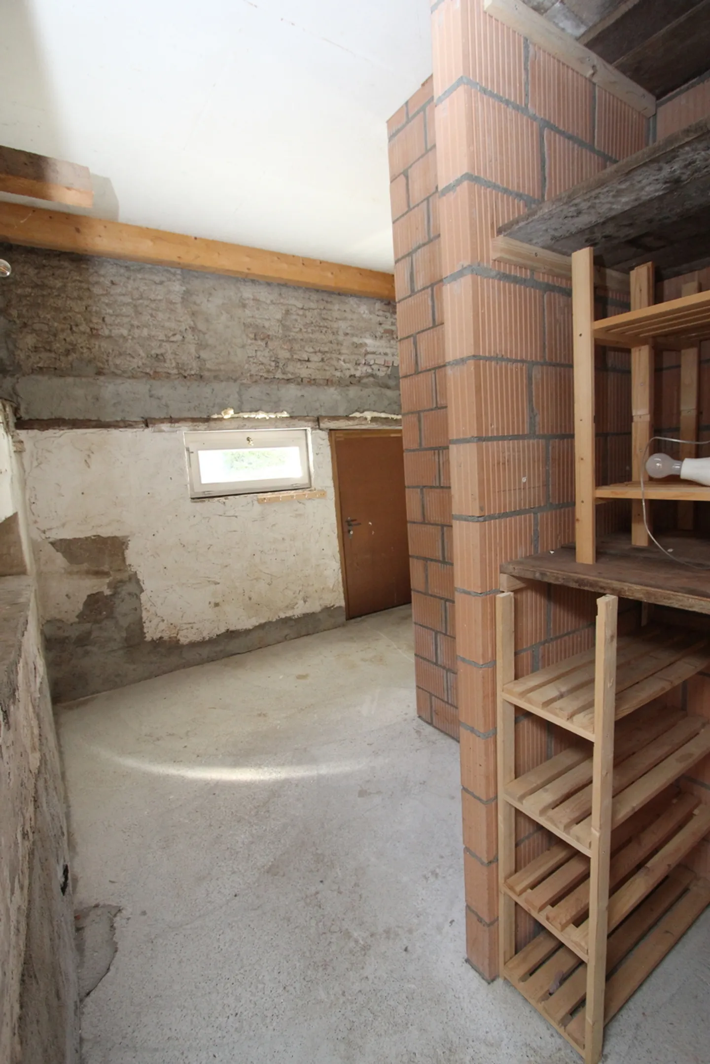 Rustic - Old Building - with Charm - Photo 15 of 22