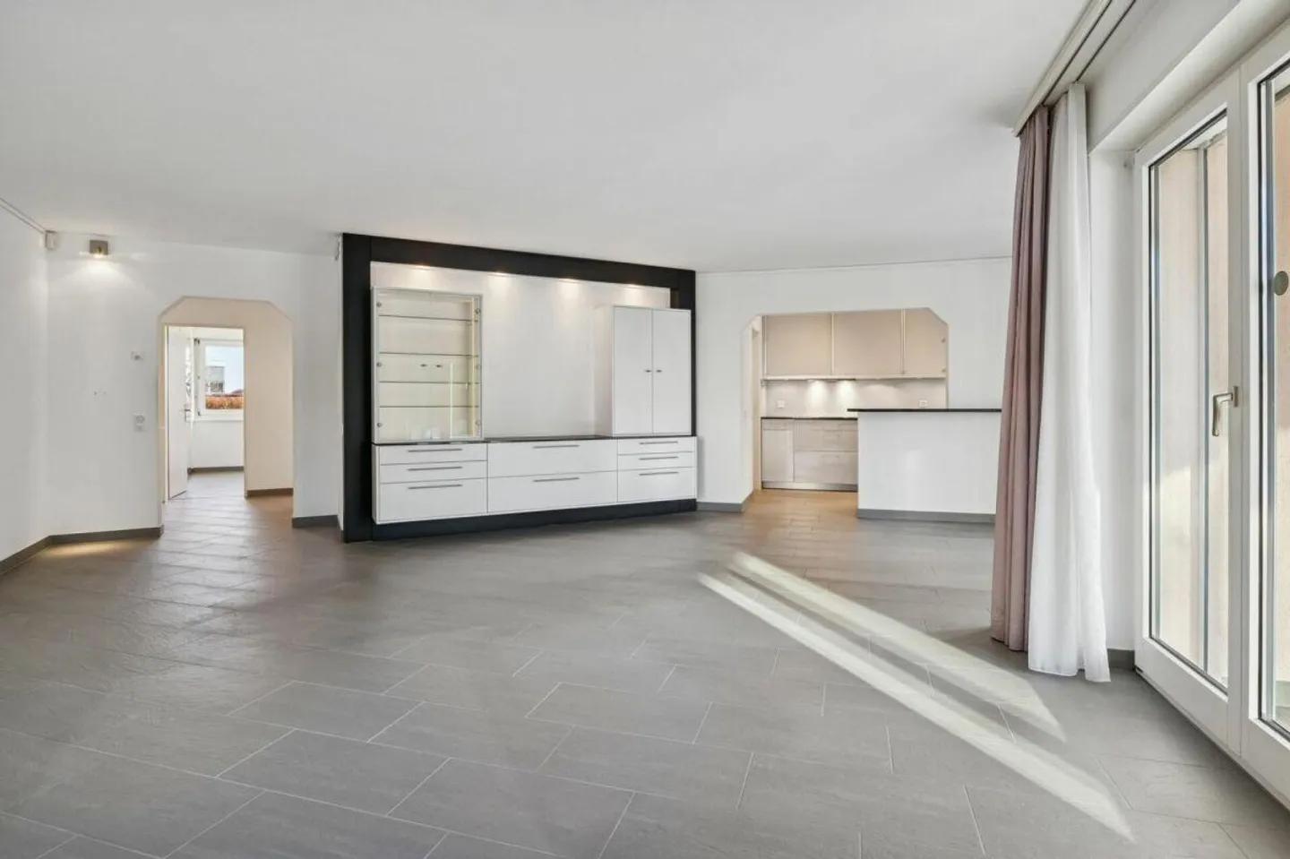 Attractive Apartment in Prime Location! - Photo 4 of 14