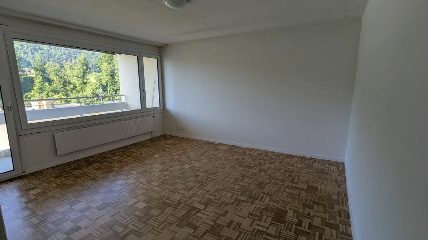 Grosszügige Wohnung mit Bergsicht - Foto 2 von 8