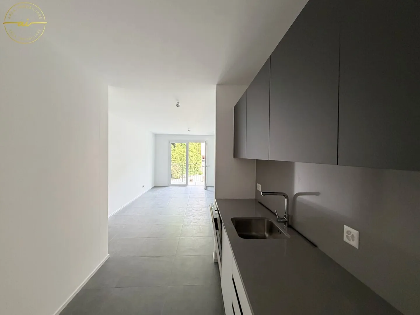 Modern Apartment with Three Balconies - Photo 4 of 13