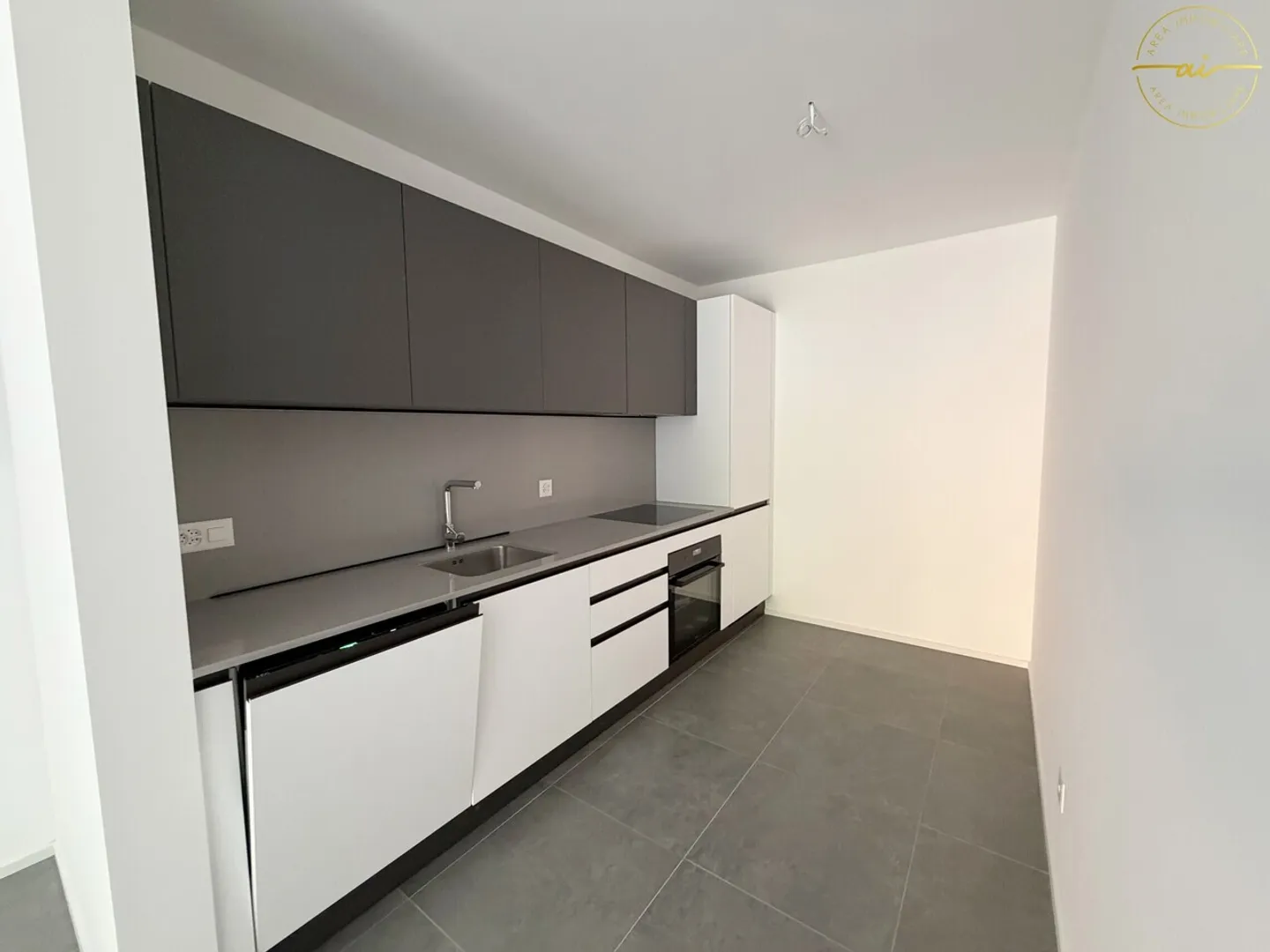 Modern Apartment with Three Balconies - Photo 8 of 13