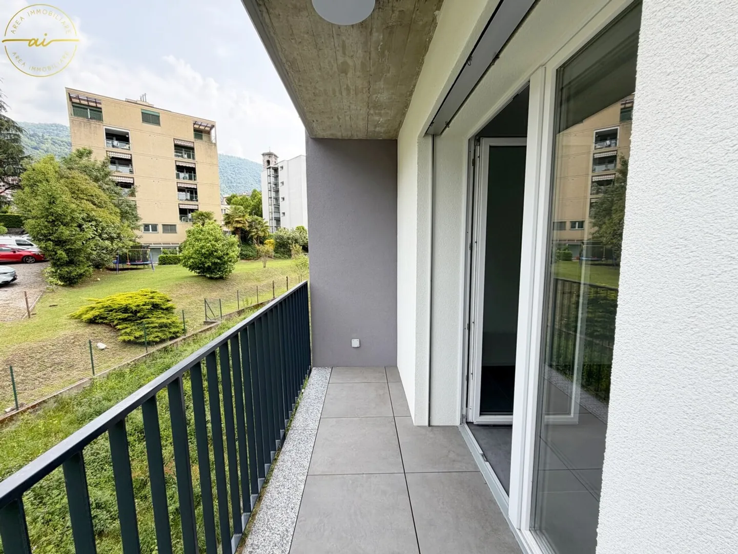 Modern Apartment with Three Balconies - Photo 10 of 13
