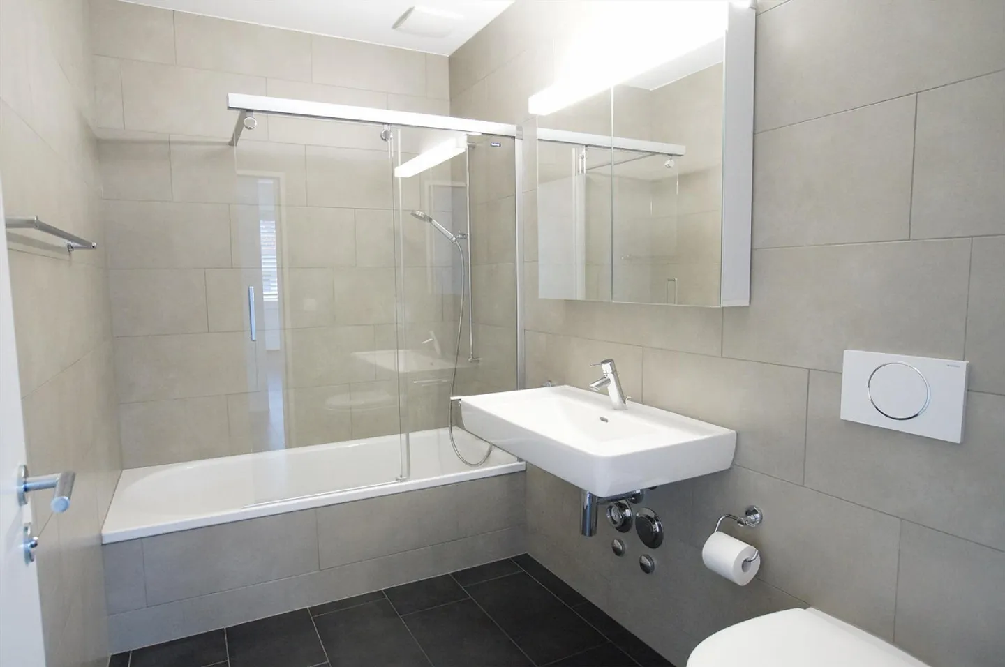 Modern 3.5 room apartment with cozy balcony - Photo 7 of 8