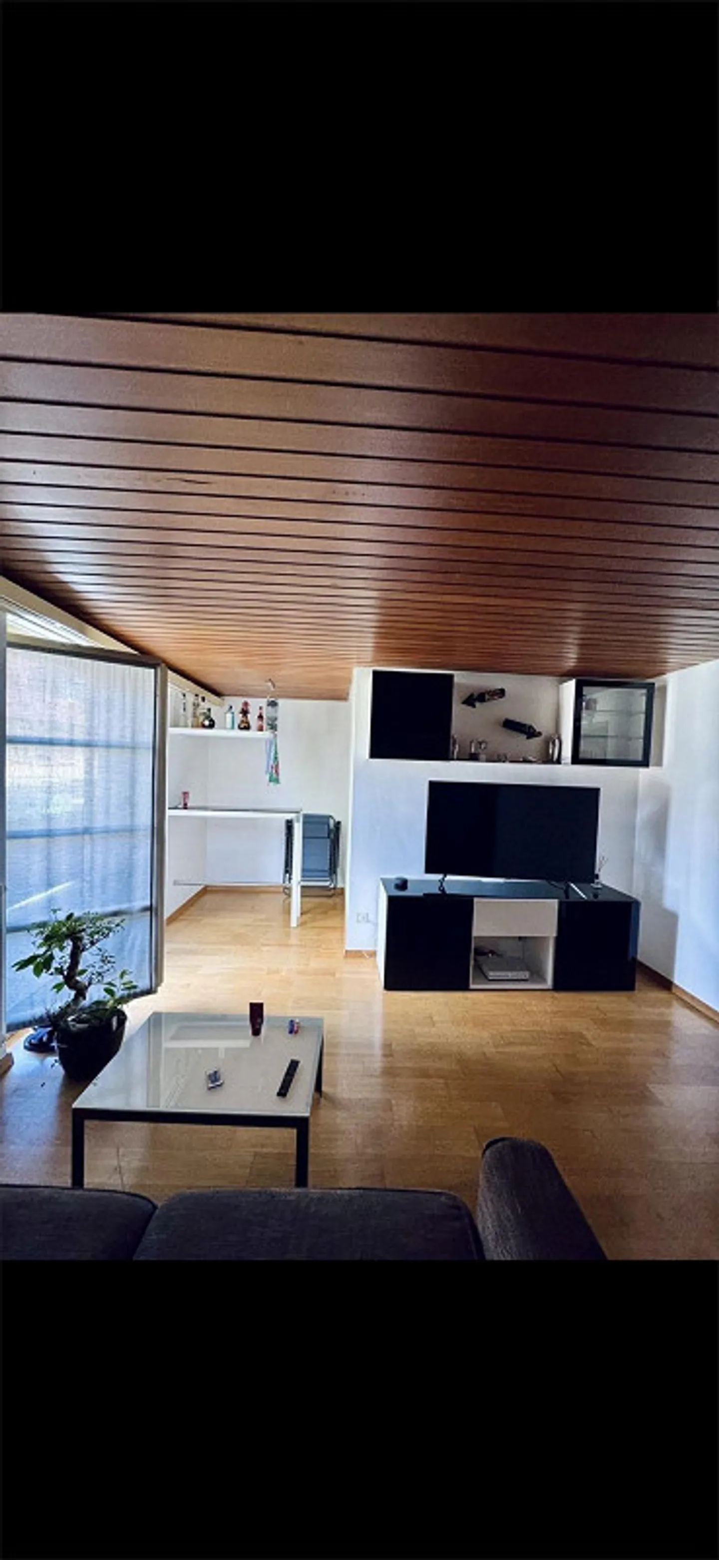 Ampio appartamento di 1,5 stanze in affitto nel centro città - Foto 3 di 8