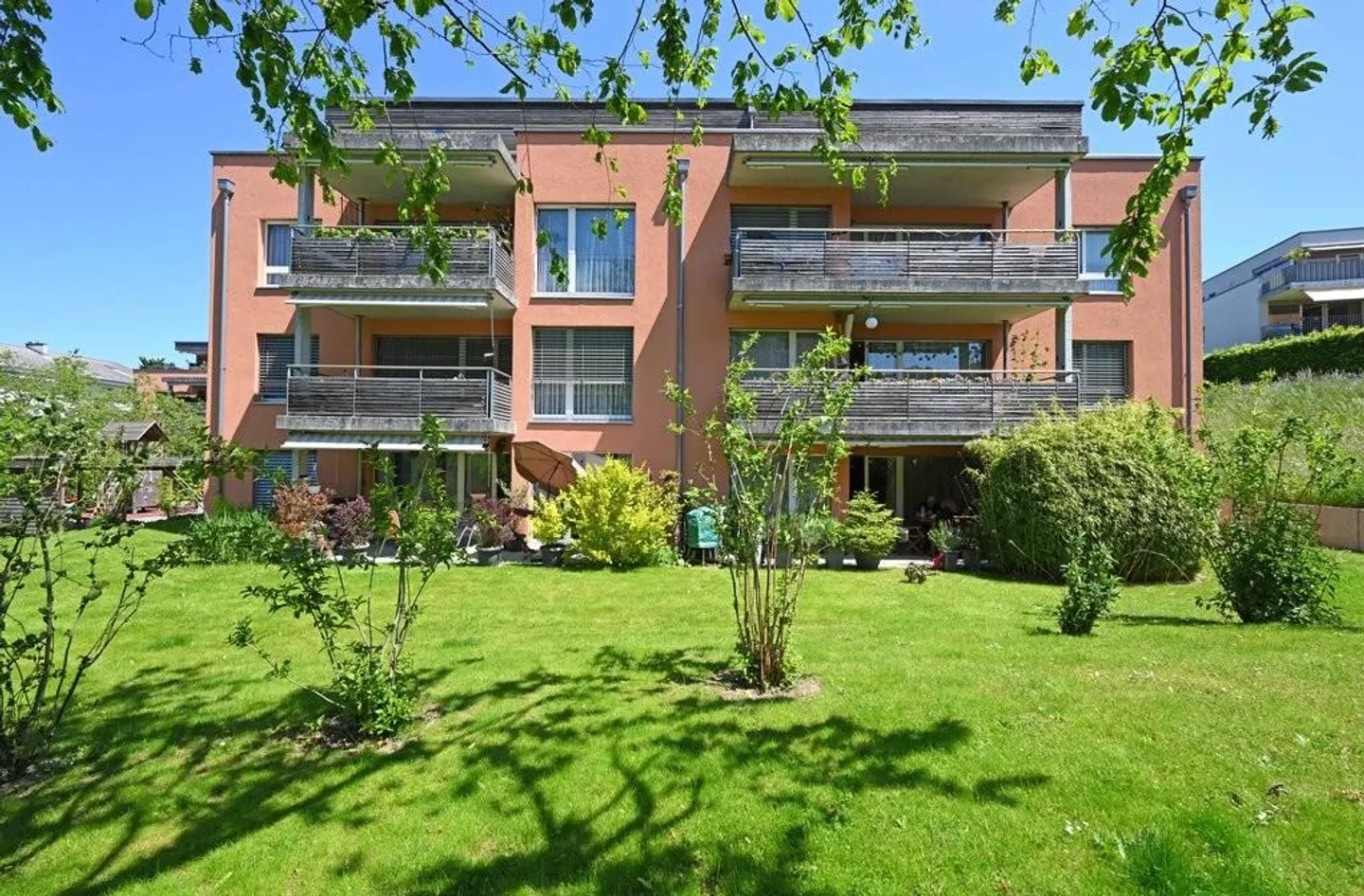 Ampio appartamento di 5 1/2 locali a Ostermundigen - Foto 1 di 12