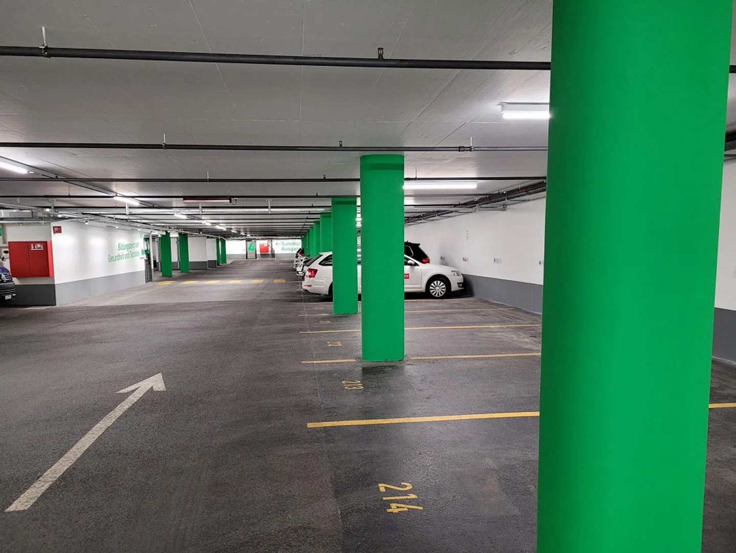 Posto auto sotterraneo direttamente alla stazione di Chur - Foto 6 di 8