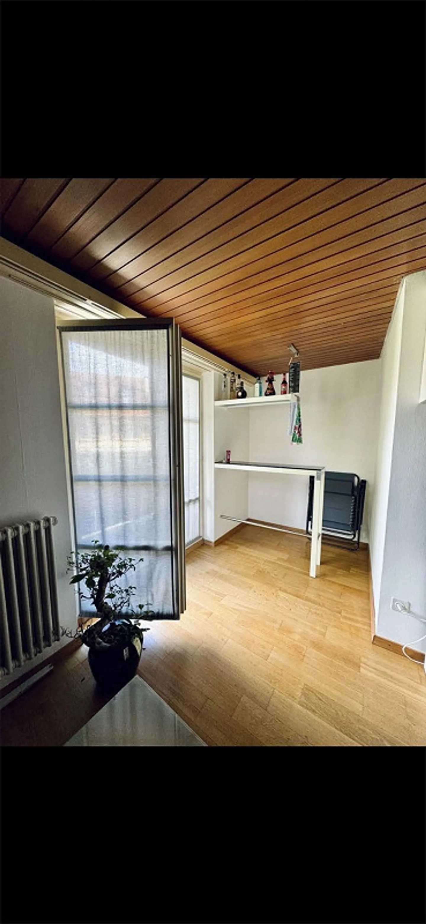 Ampio appartamento di 1,5 stanze in affitto nel centro città - Foto 4 di 8