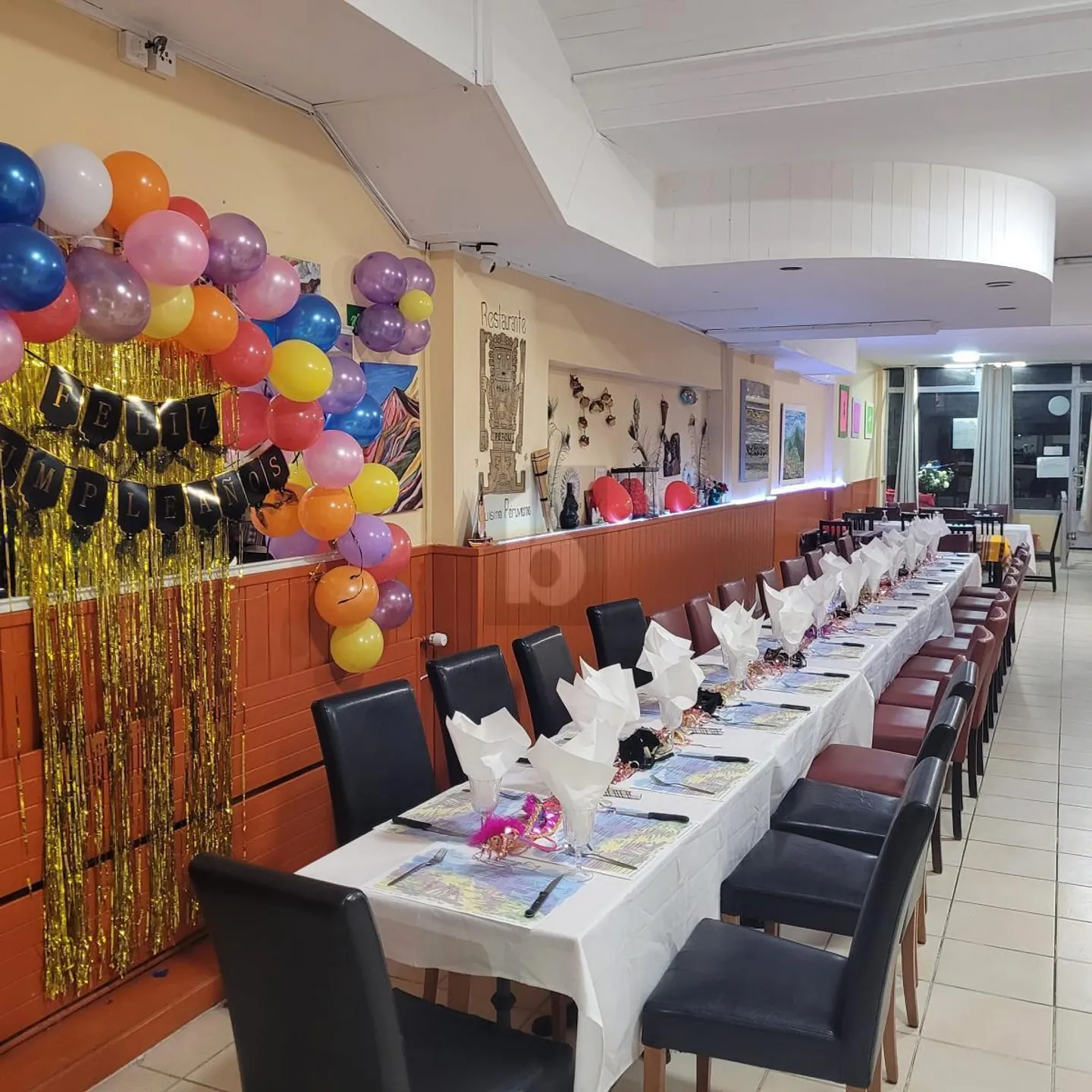 RESTAURANT IN EINEM BELEBTE VIERELT - Foto 1 von 5