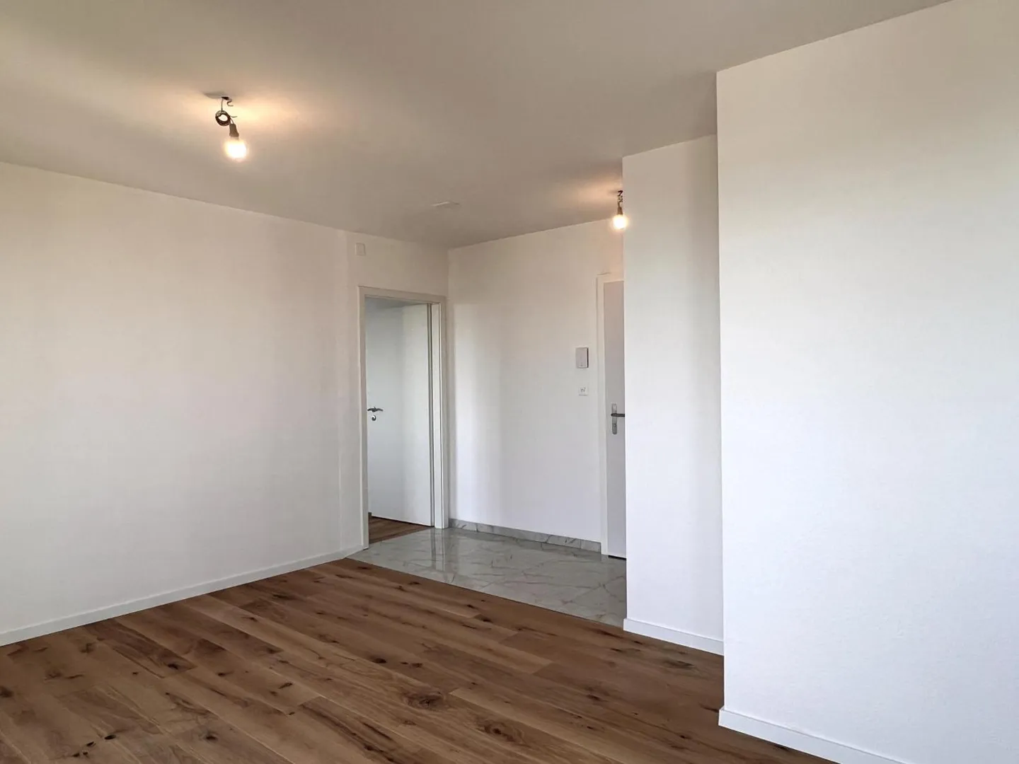 2.5 Room Apartment - Photo 3 of 7