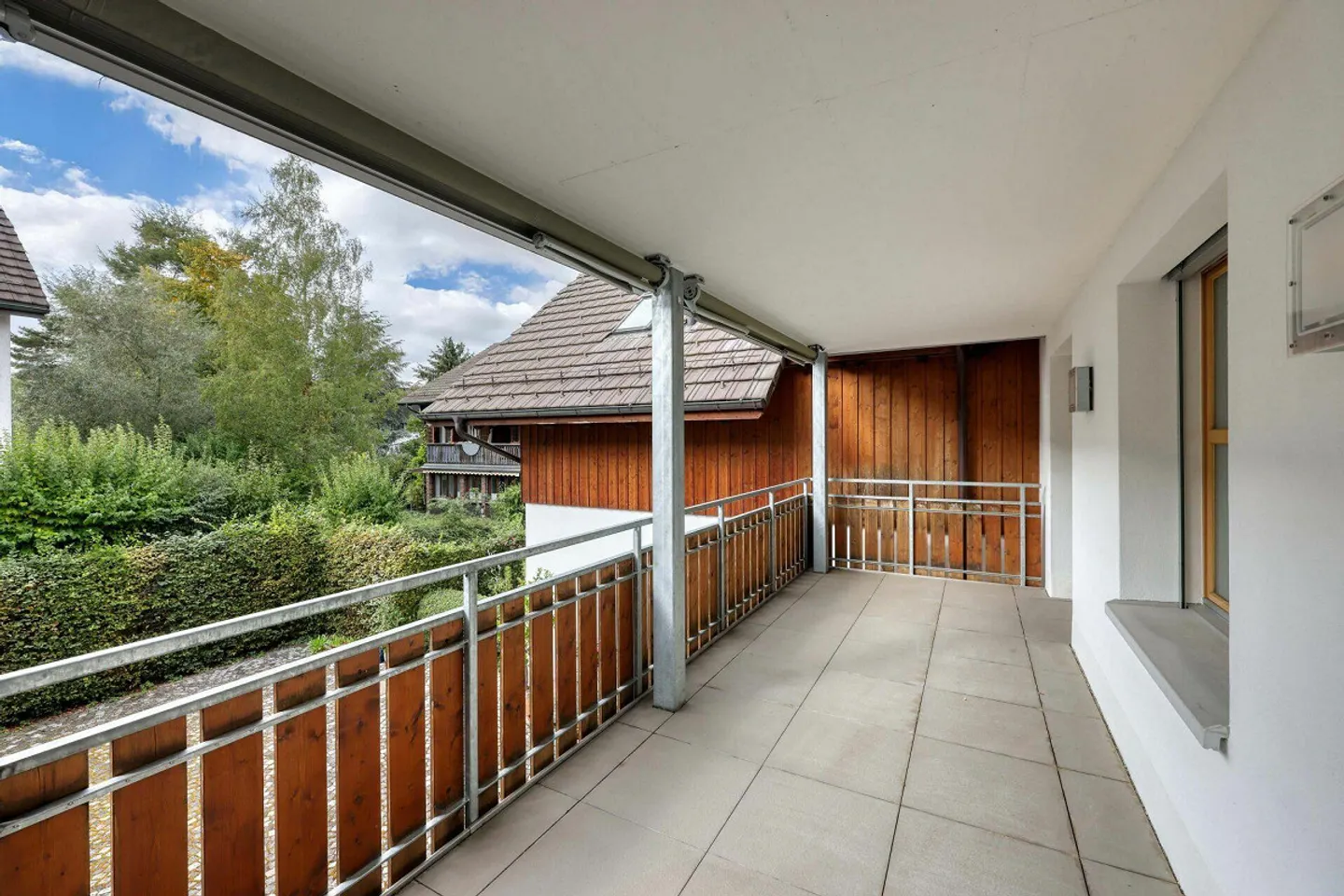 Modern apartment in an ideal location - Photo 5 of 9