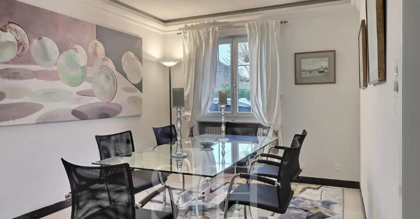 Villa Elegante con Giardino Esotico - Foto 3 di 10
