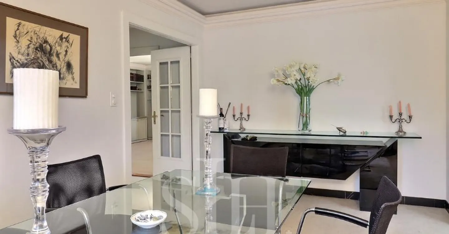 Villa Elegante con Giardino Esotico - Foto 4 di 10