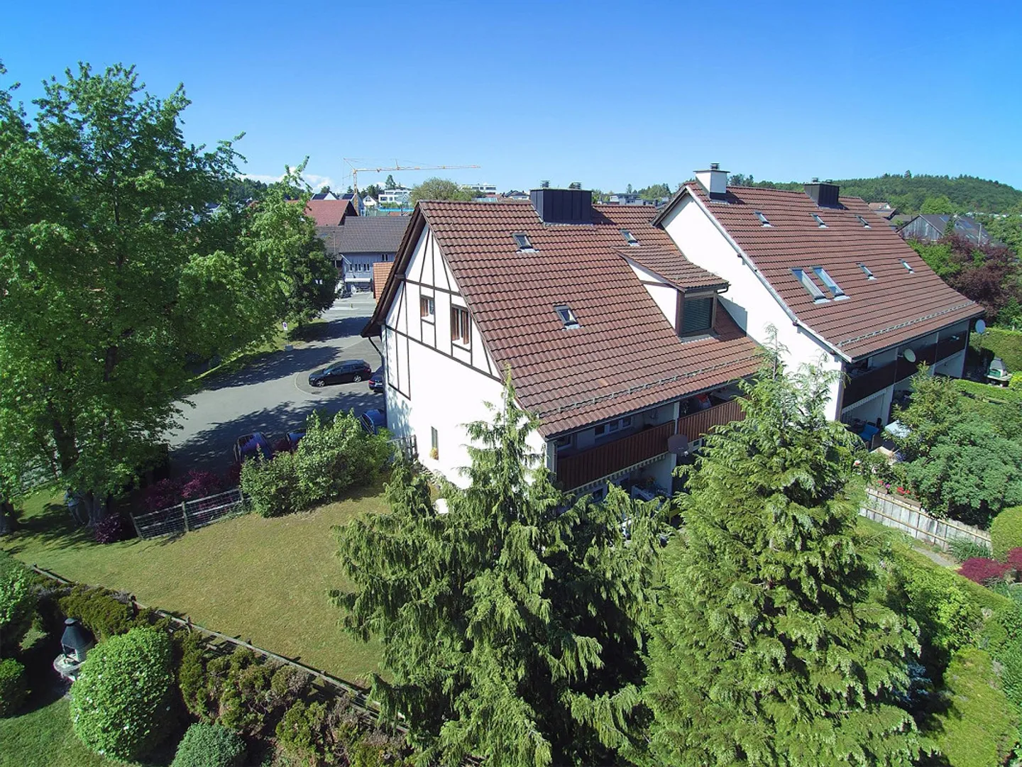 Vivere nel verde: Incantevole casa unifamiliare di 5,5 stanze - Foto 1 di 14