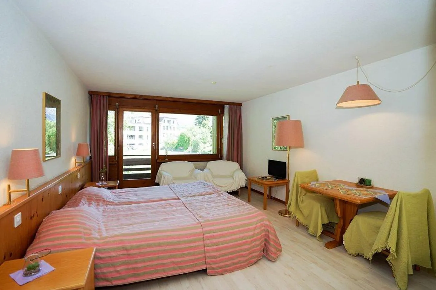 Studio dans un complexe bien entretenu - Photo 2 sur 8