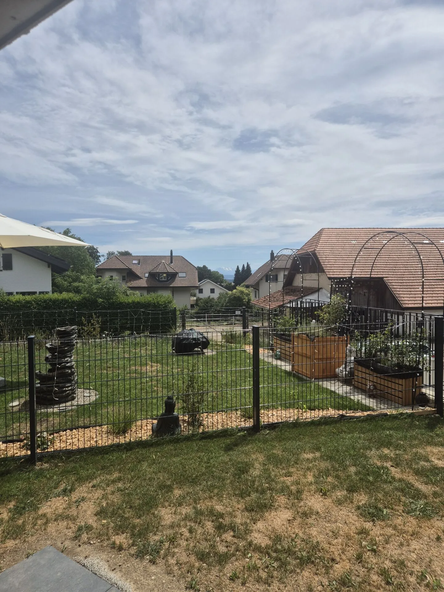 Appartamento di 4.5 locali con vista sulle montagne e giardino privato - Foto 12 di 16