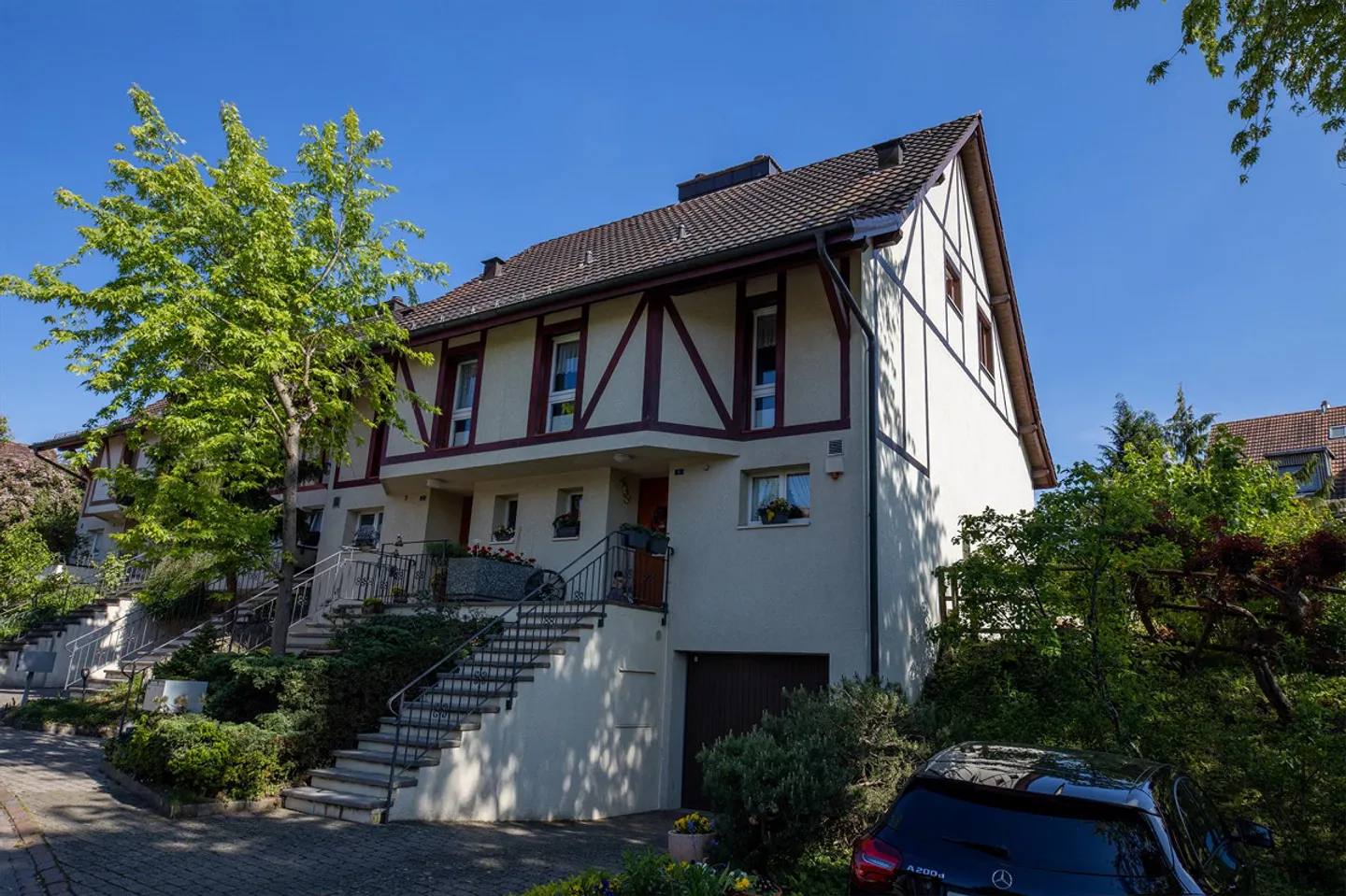 Vivere nel verde: Incantevole casa unifamiliare di 5,5 stanze - Foto 4 di 14