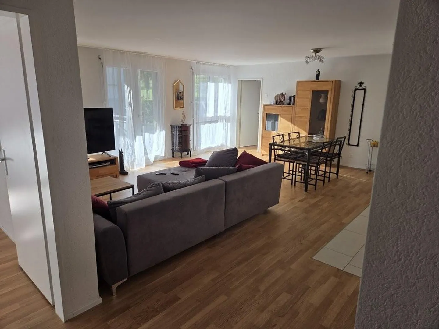 Appartement lumineux de 3,5 pièces au bord du Rhin - Vivre à Eglisau avec charme - Photo 2 sur 7