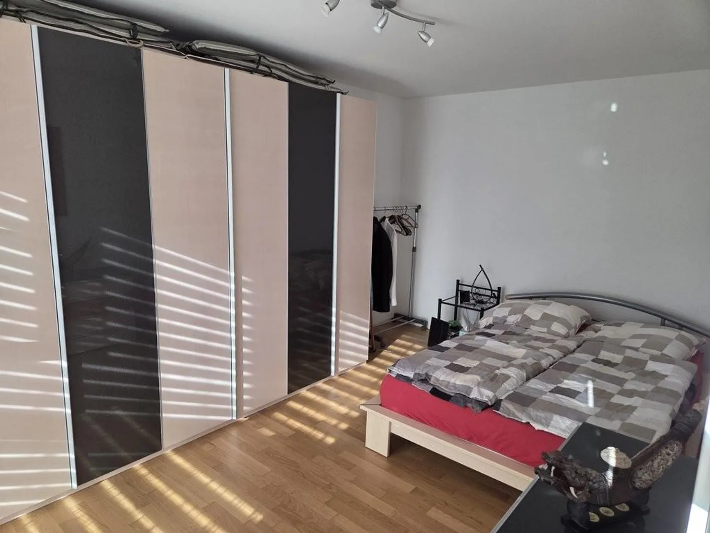 Appartement lumineux de 3,5 pièces au bord du Rhin - Vivre à Eglisau avec charme - Photo 3 sur 7