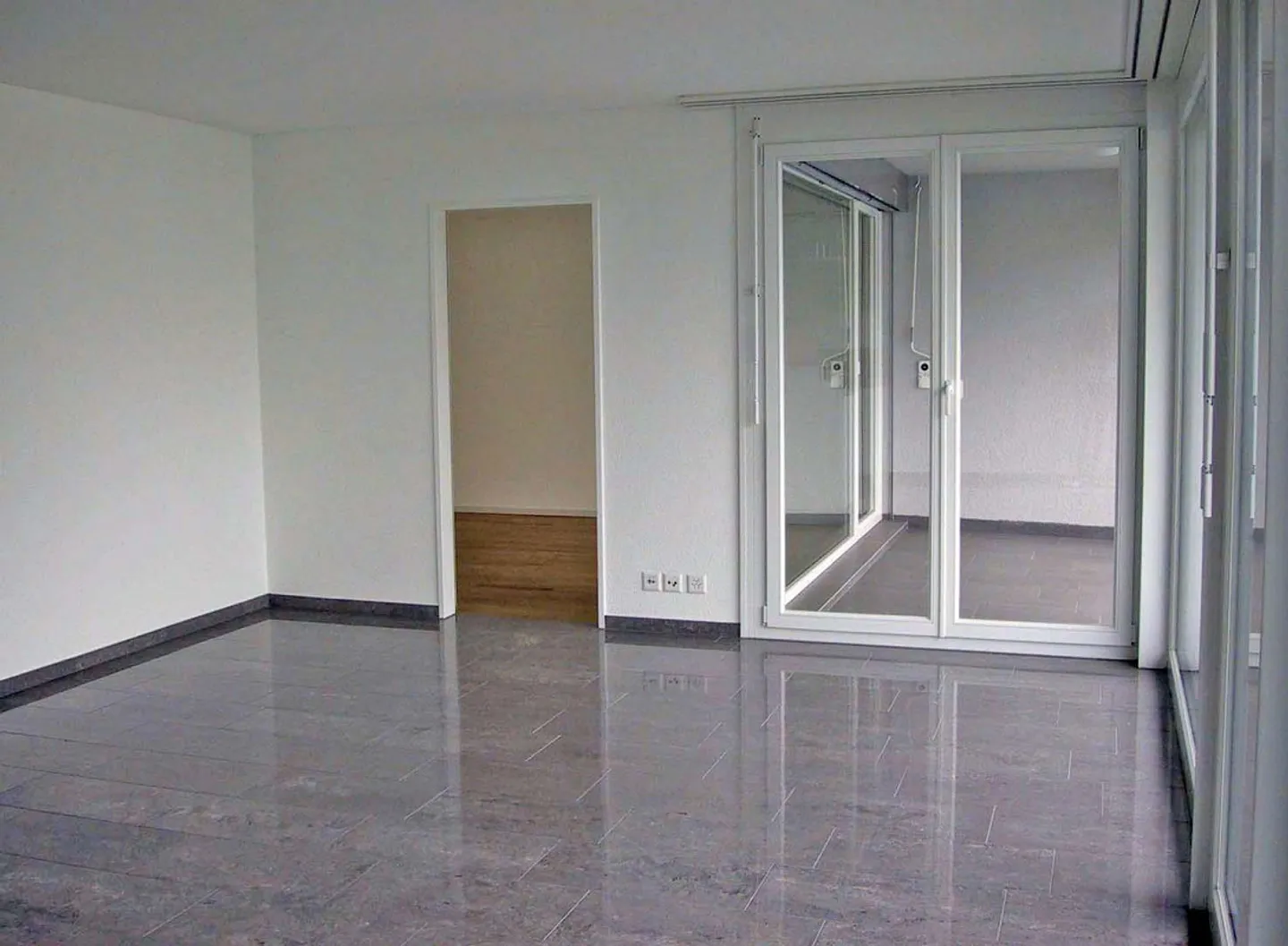 Modernes 2.5-Zimmer-Apartment - Foto 2 von 6