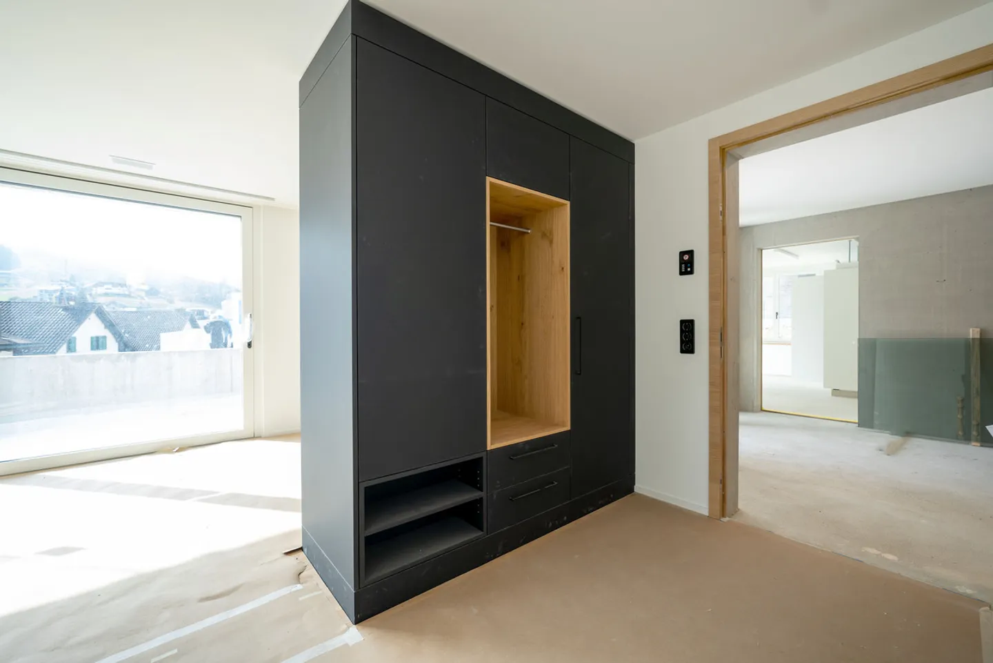 Modern studio with high-quality finish and two seating areas - Photo 5 of 7