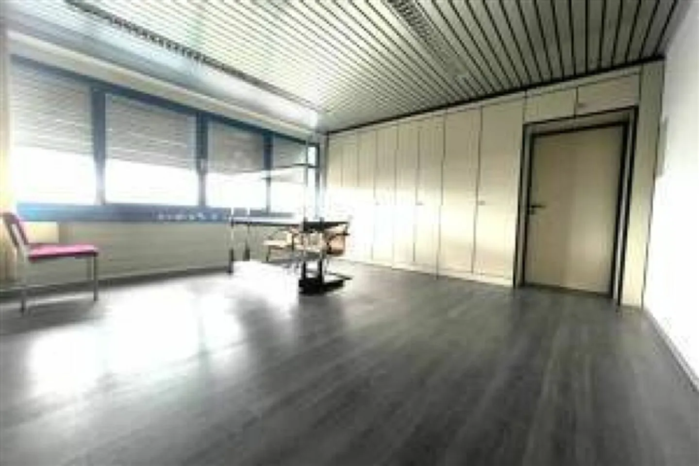 Gestione/Ufficio 1 Stanza 200 m2 a Kerzers - Foto 2 di 4