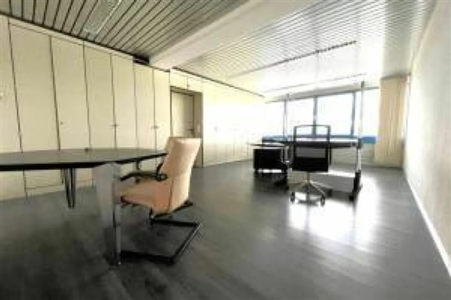 Gestione/Ufficio 1 Stanza 200 m2 a Kerzers - Foto 3 di 4