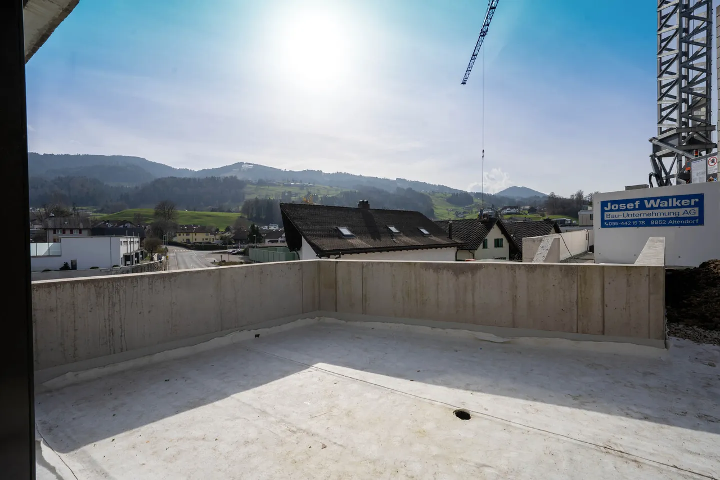 Modern studio with high-quality finish and two seating areas - Photo 7 of 7