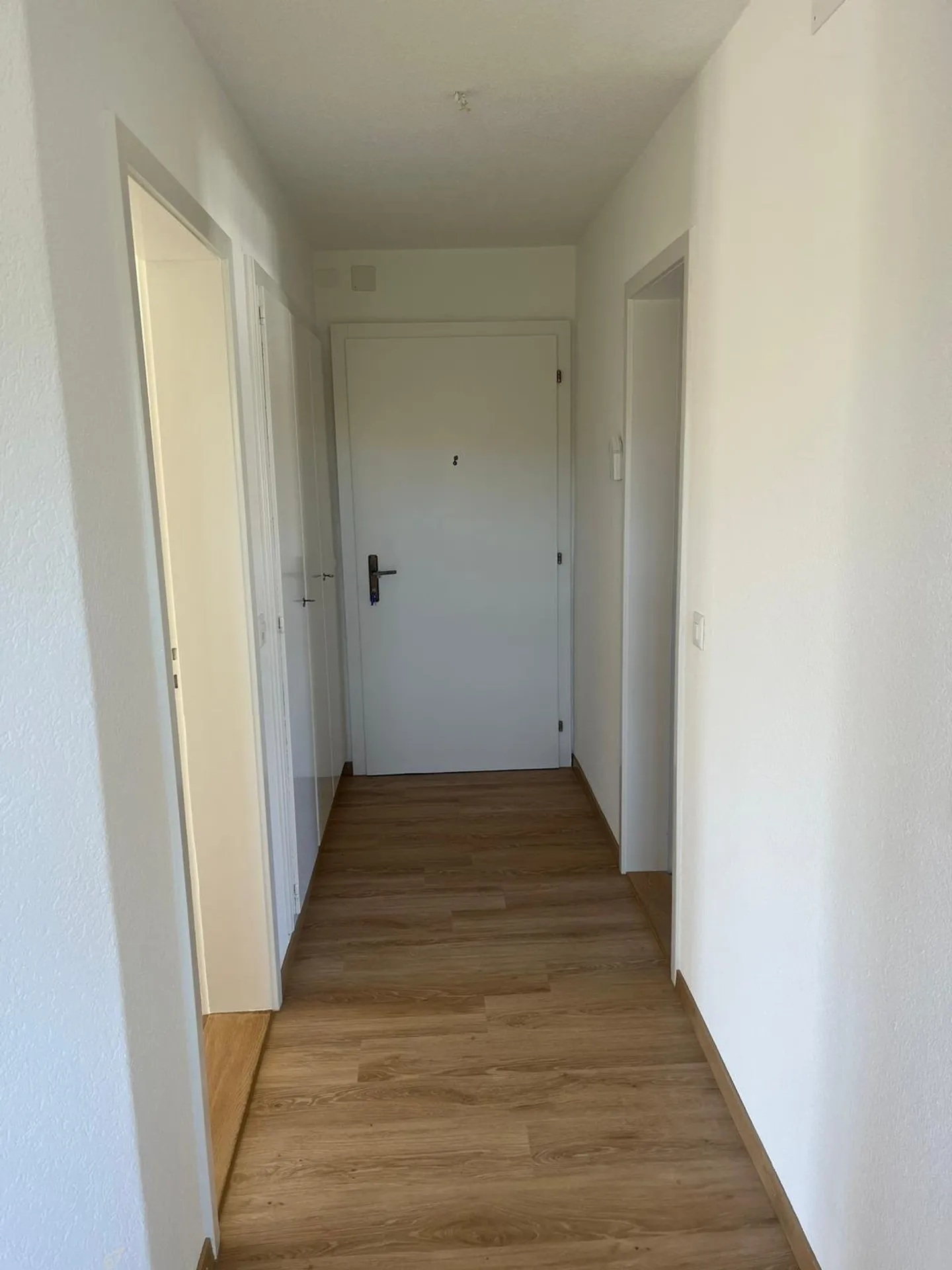 Appartamento affascinante 3.5 locali con balcone a Biel/Bienne - Foto 4 di 13