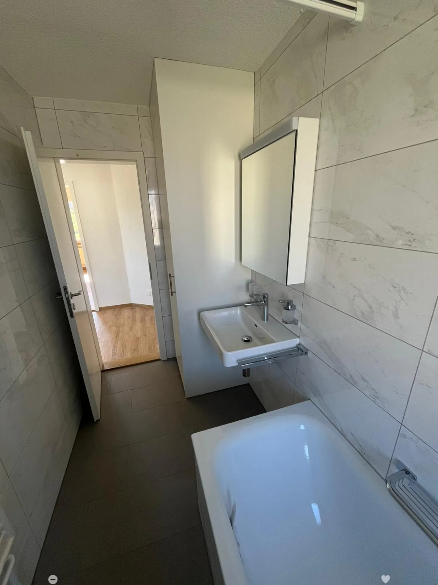 Appartamento affascinante 3.5 locali con balcone a Biel/Bienne - Foto 5 di 13