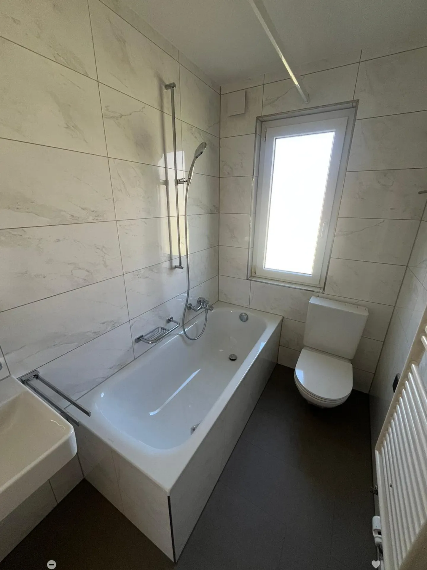 Appartamento affascinante 3.5 locali con balcone a Biel/Bienne - Foto 6 di 13